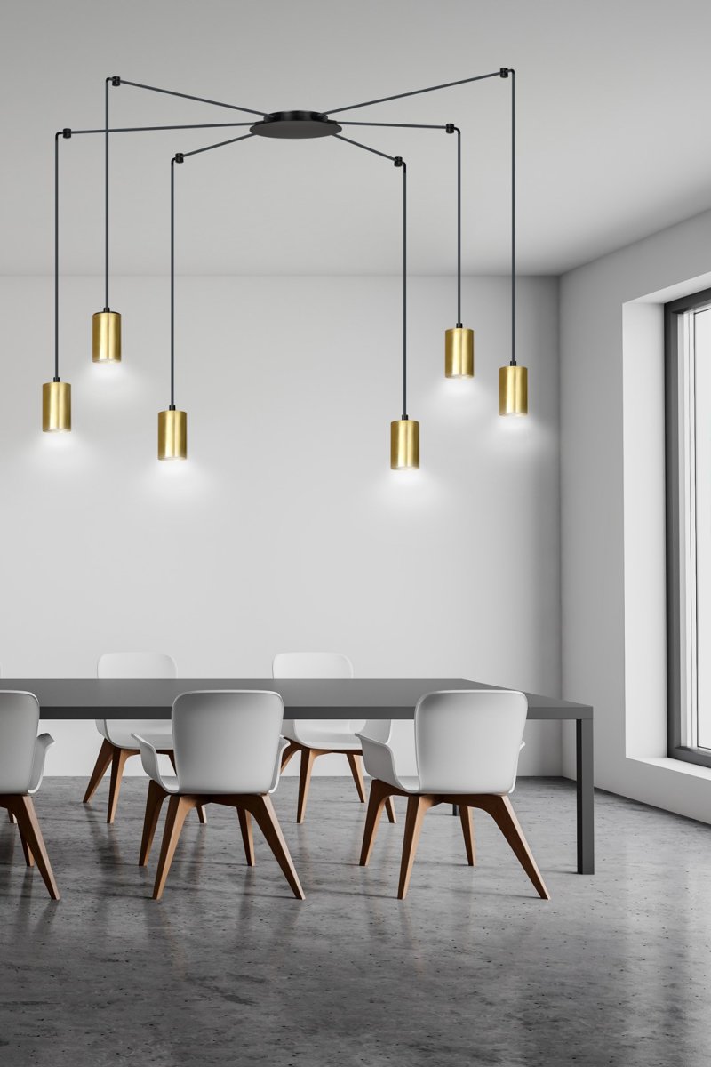 Traker 6 Gold hängelampe Von Emibig Lighting - Traker ist eine spinnenartige Deckenleuchte, die dank ihrer langen Rohre viele Möglichkeiten bietet.
