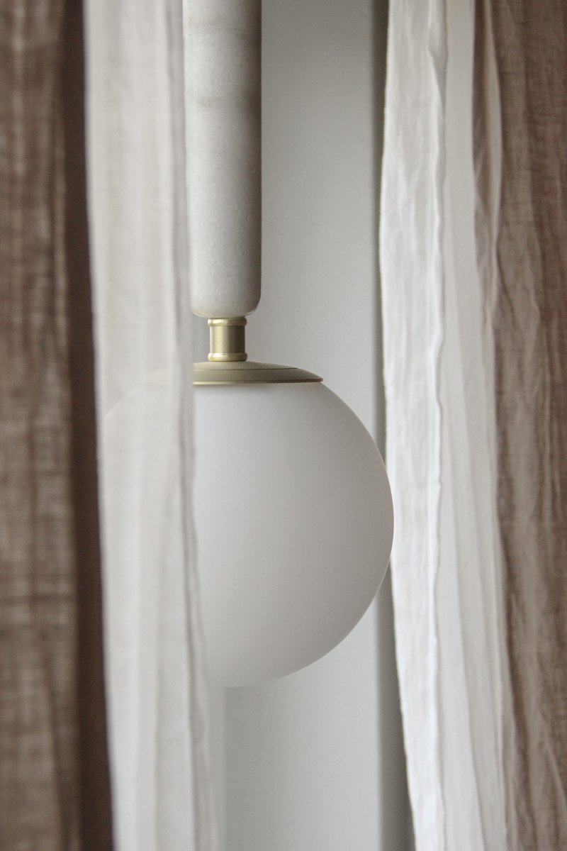 Torrano Ø15 Weißer Marmor fensterlampe Von Globen Lighting - Stein ist ein nat&uuml;rliches Material, die Farbe und Schattierungen der Marmorierung variieren und erzeugen bei jedem St&uuml;ck ein einzigartiges Muster.