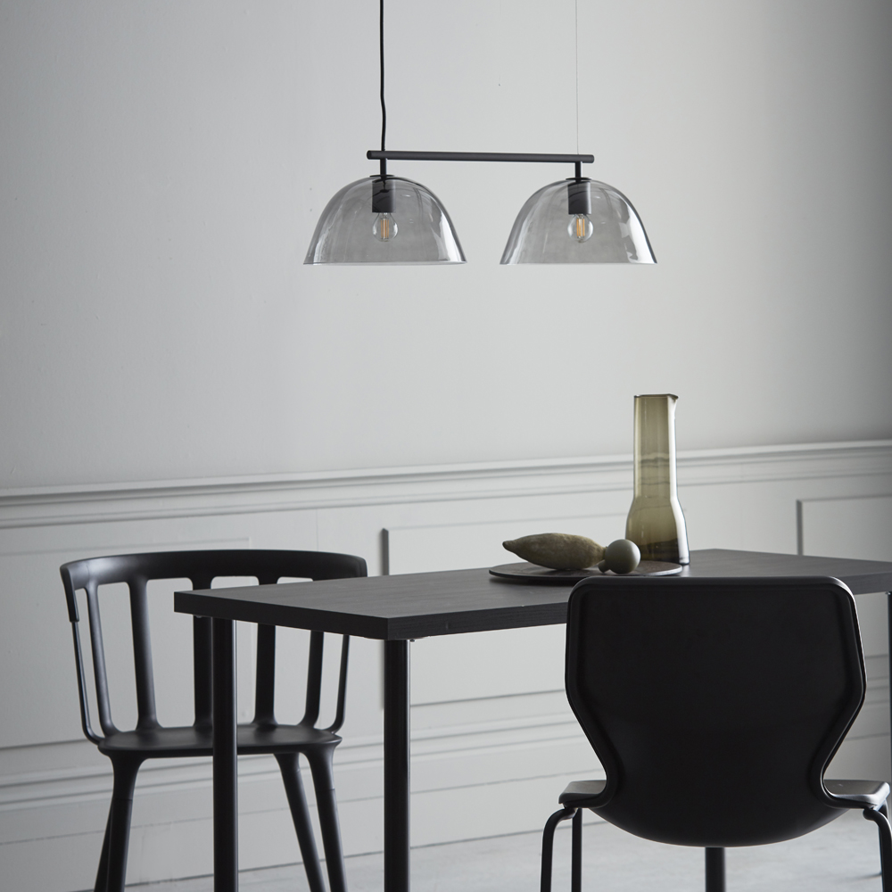 Wendo 70cm Schwarz hängelampe Von CO Bankeryd - Oftmals empfiehlt sich die Verwendung von Glühfadenlichtquellen, die durch das transparente Glas eine zusätzliche Dimension bieten.