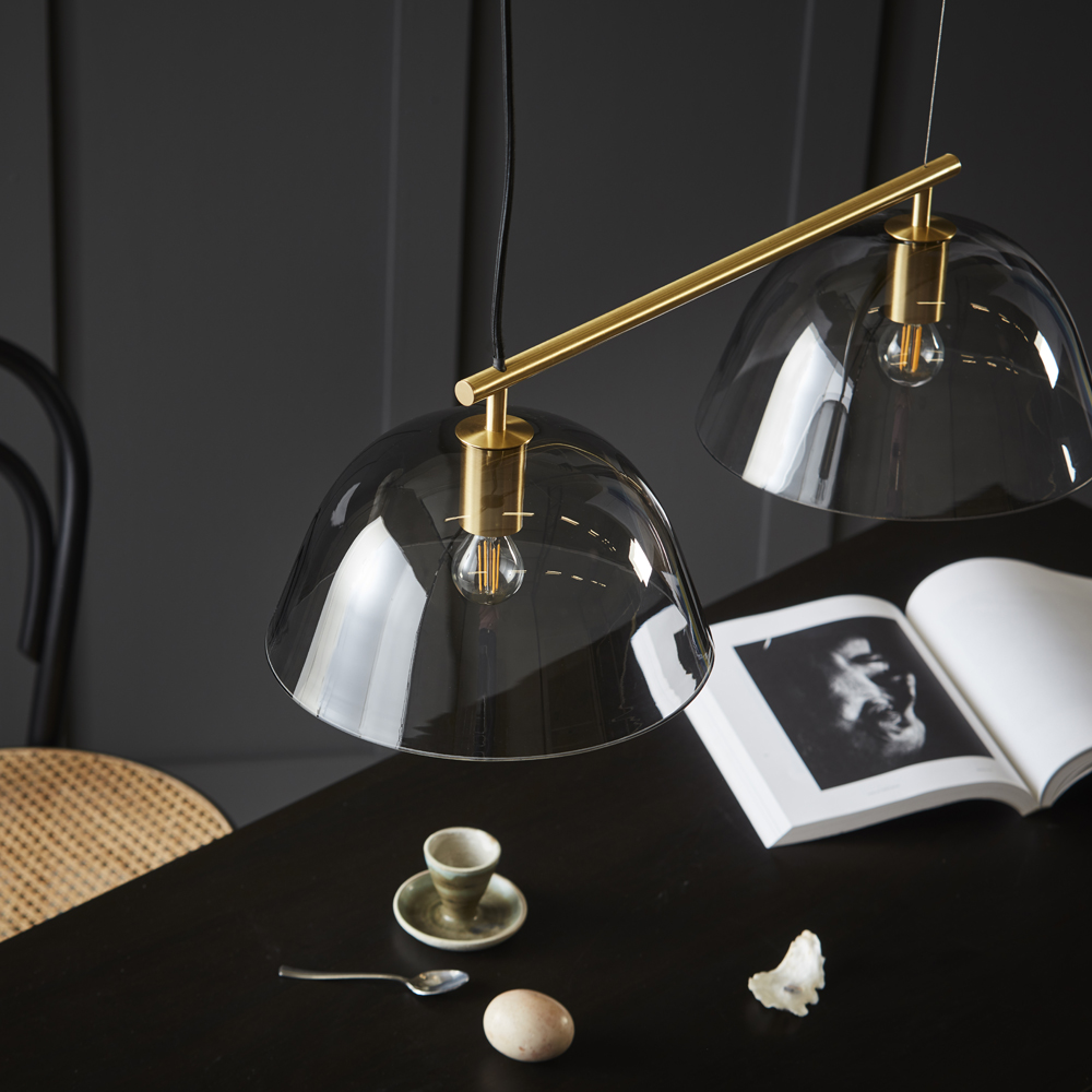 Wendo 70cm Messing hängelampe Von CO Bankeryd - Oftmals empfiehlt sich die Verwendung von Glühfadenlichtquellen, die durch das transparente Glas eine zusätzliche Dimension bieten.