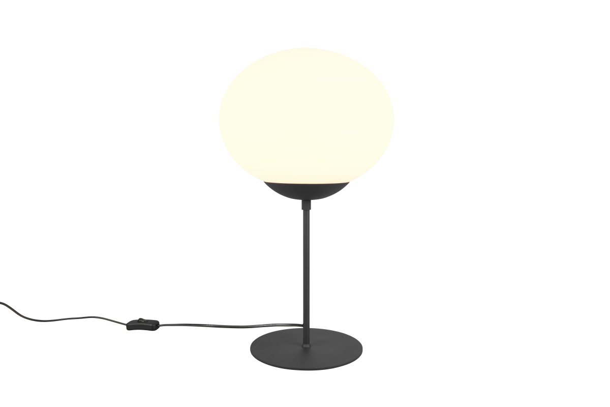 Fomento 52cm Schwarz tischlampe Von Trio Lighting - Die Kombination aus mattschwarzem und weißem Glas erzeugt ein Gefühl von Luxus und Eleganz.