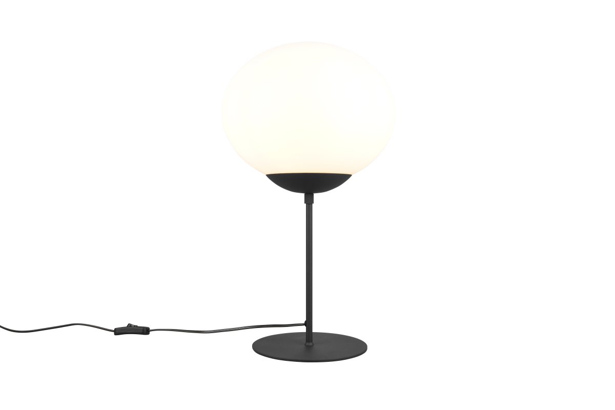 Fomento 52cm Schwarz tischlampe Von Trio Lighting - Die Kombination aus mattschwarzem und weißem Glas erzeugt ein Gefühl von Luxus und Eleganz.