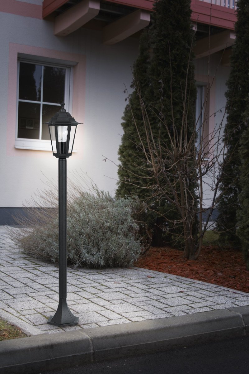 Laterna 100cm Schwarz pollarleuchten Von Eglo - Dank der robusten Konstruktion mit Schutzart IP44 ist die Leuchte wetterfest, und ihre elegante Form f&uuml;gt sich harmonisch in die meisten Au&szlig;enbereiche ein.