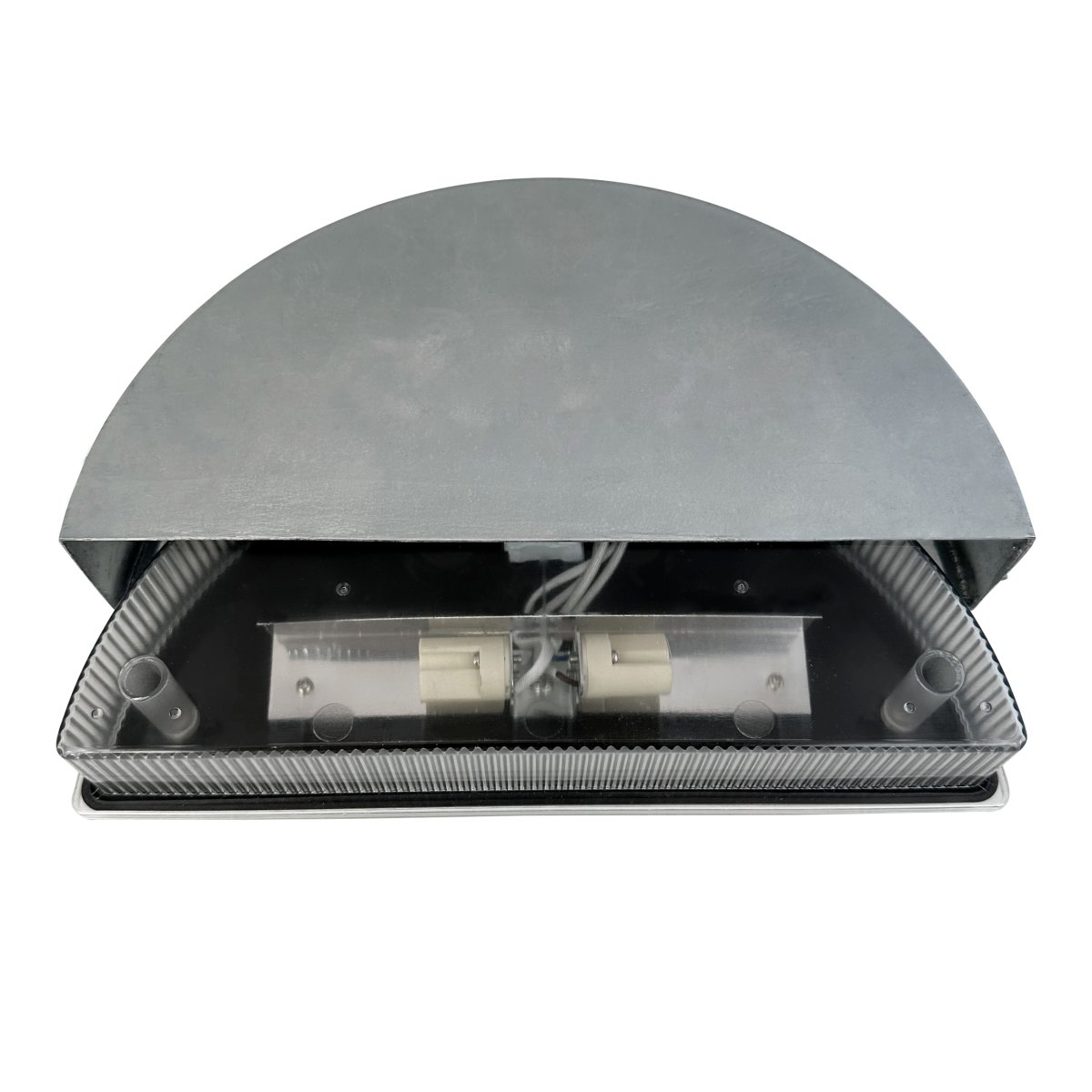 Scott Verzinkt außenlampe Von Dyberg Larsen - Die Außenwandleuchte Scott ist ein zeitloser Klassiker mit wunderschönem, nach unten gerichtetem Licht, die perfekte Beleuchtung für Eingänge, Balkone und Carports.