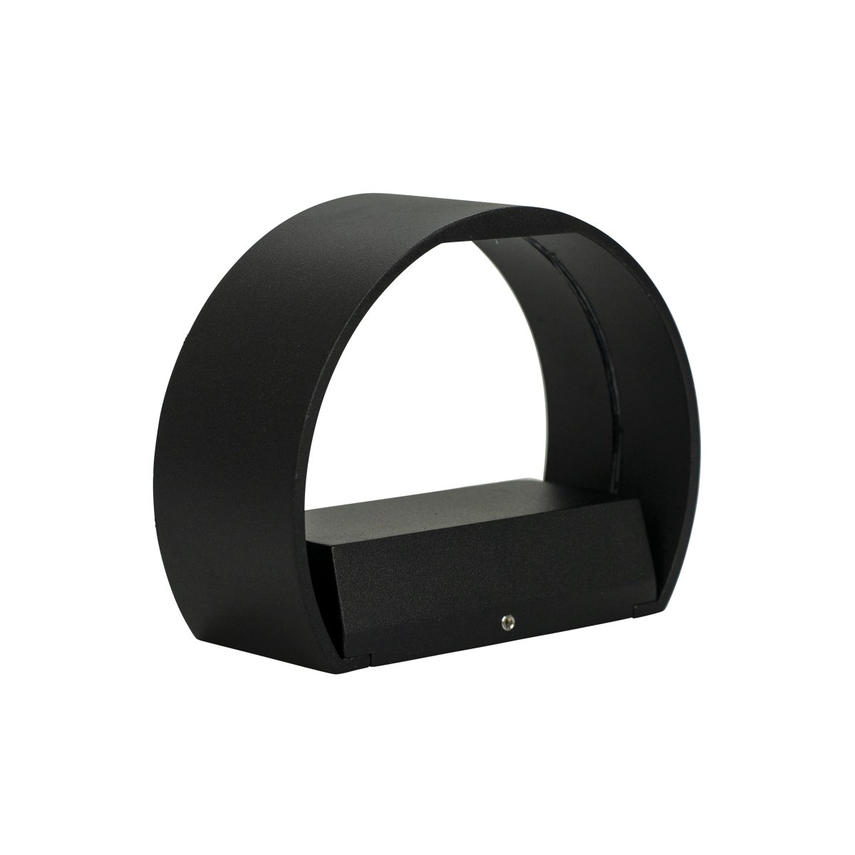 Circle Schwarz außenlampe Von Dyberg Larsen - Das runde Design der Lampe hat eine flache Rückseite an der Wand und eine halbrunde Vorderseite, wo ein LED-Lichtstreifen ein schönes vertikales Licht entlang der Wand nach oben und unten verteilt.