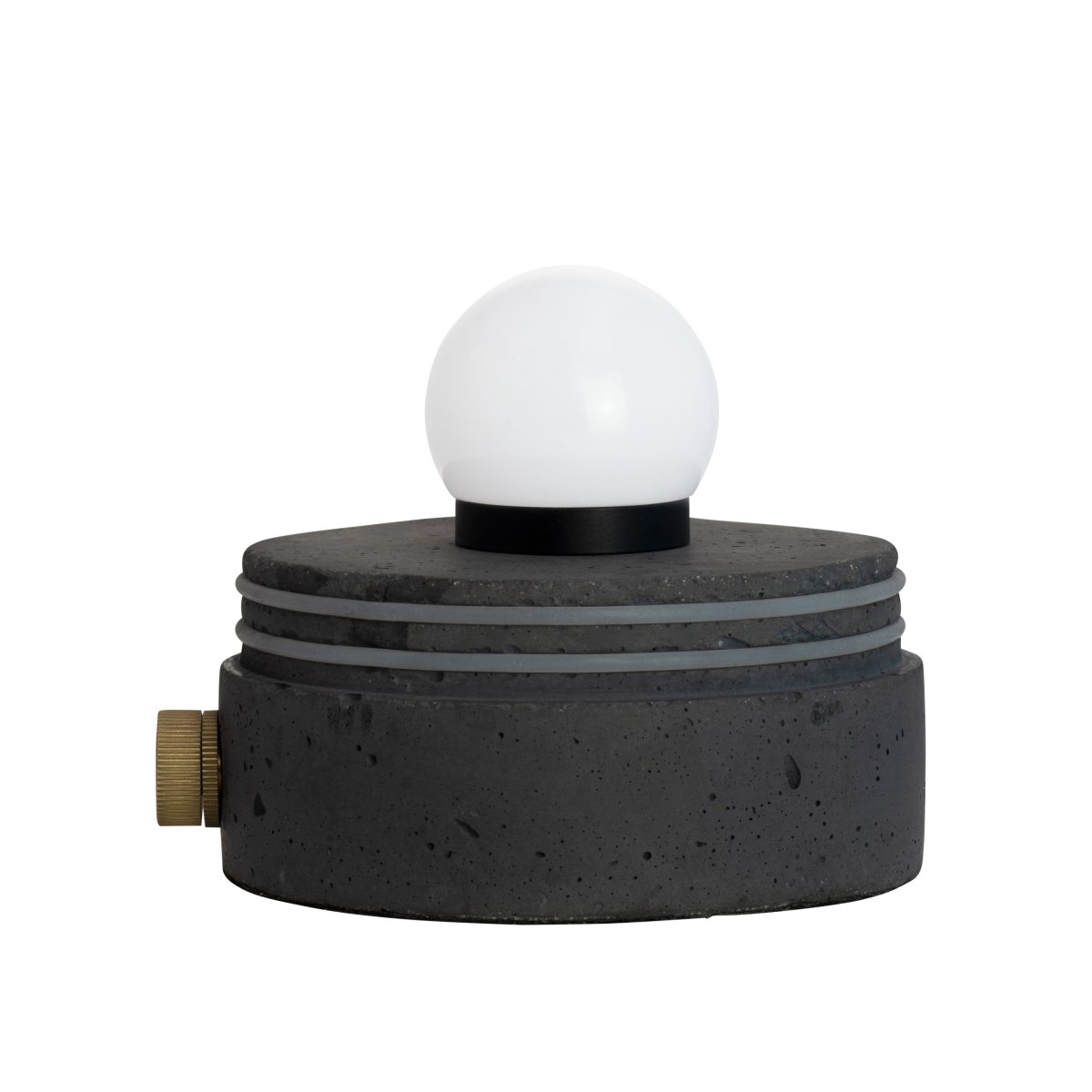 Cozy 20cm Grau tragbare Von Dyberg Larsen - Die gemütliche Tischlampe schafft mit ihrem eleganten Design und ihrer Funktionalität eine warme und einladende Atmosphäre.