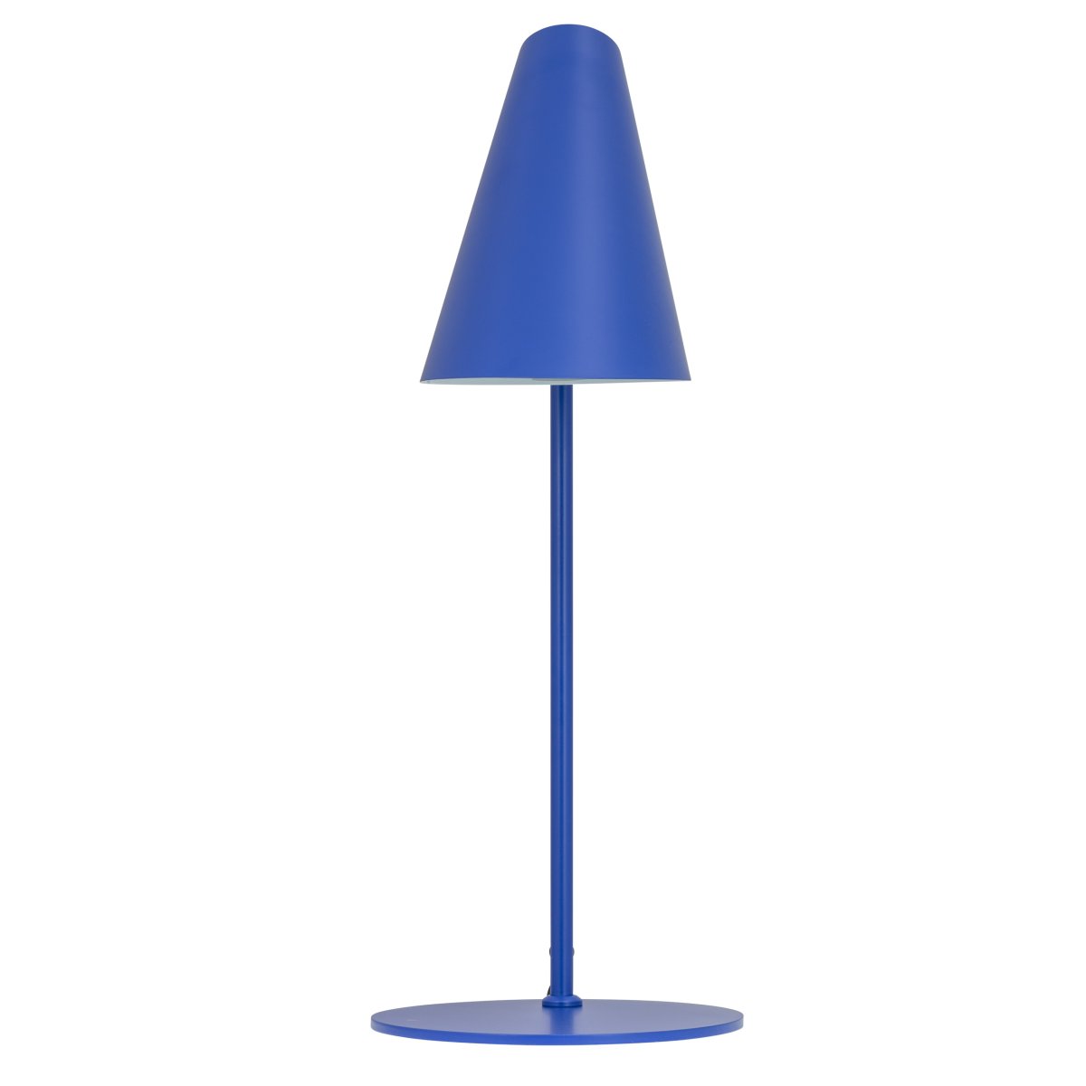 Cale 50cm Dunkelblau schreibtischlampe Von Dyberg Larsen - Die Tischlampe Cale ist eine stilvolle und moderne Lampe, die mit ihrer kräftigen blauen Farbe die Aufmerksamkeit auf sich zieht.