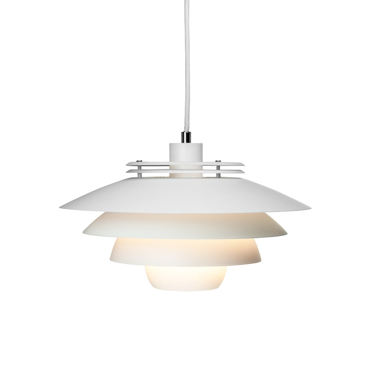 Ejka Ø38 Weiß hängelampe Von Dyberg Larsen - Die Pendelleuchte Ejka ist sowohl schön als auch funktional und verbreitet ein Licht, das den gesamten Raum erhellen kann.