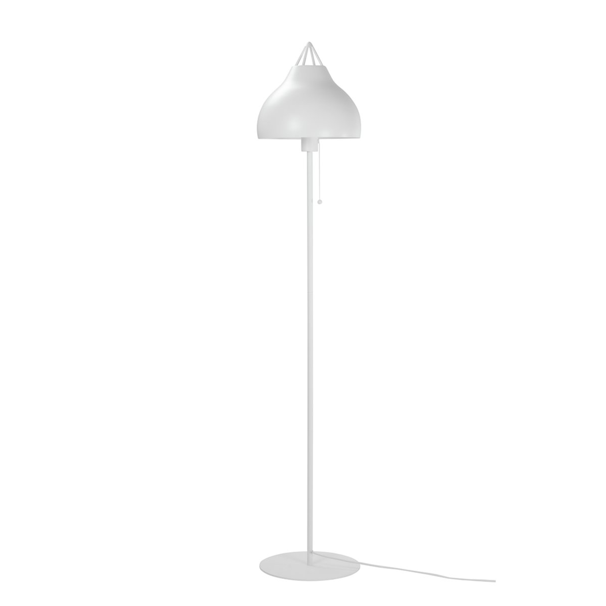 Pyra Weiß stehlampe Von Dyberg Larsen - Die Pyra-Stehleuchte in wunderschönem Mattweiß hat ein klassisches, nordisches Design mit einer großen und eleganten Form, die ein weiches und stimmungsvolles Licht verbreitet.