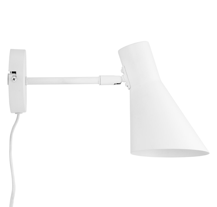 DL12 Weiß leselampe Von Dyberg Larsen - Die DL12-Serie umfasst eine Tischleuchte, eine Stehleuchte und eine Wandleuchte und bietet Ihnen die M&ouml;glichkeit, alle Ihre Beleuchtungsbed&uuml;rfnisse mit demselben stilvollen Design zu erf&uuml;llen.