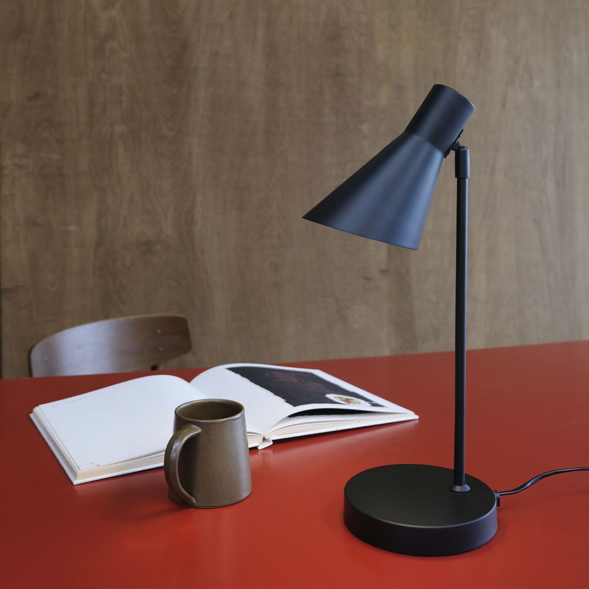 Denver 45cm Schwarz schreibtischlampe Von Dyberg Larsen - Die Serie ist elegant, praktisch und hat einen unverwechselbaren Stil.