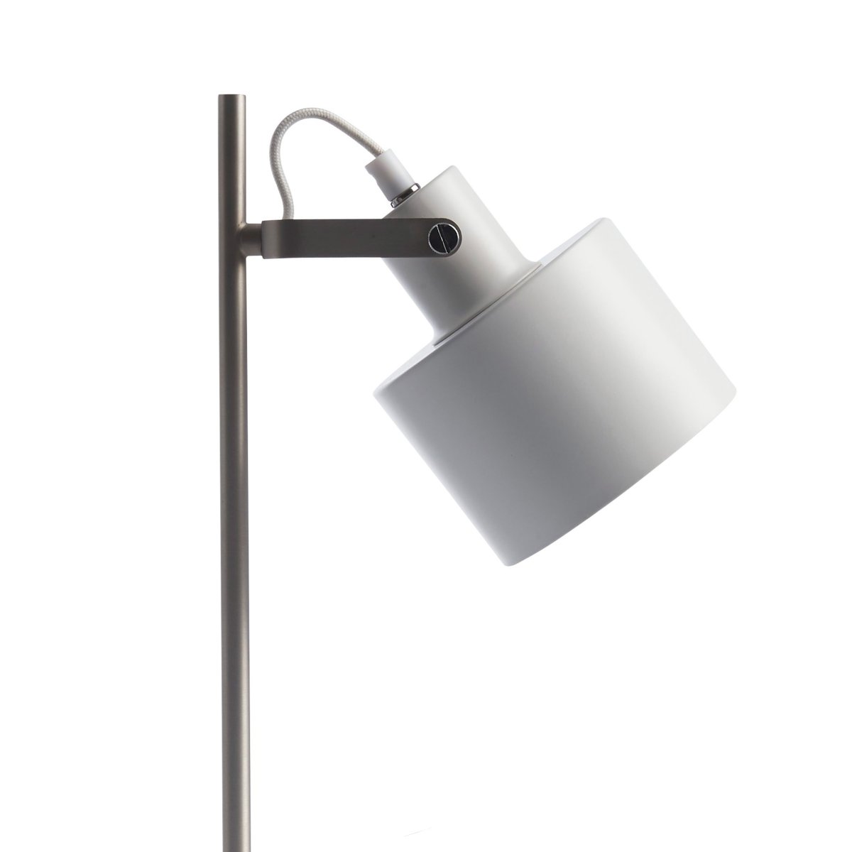 Ocean 43cm Chrom schreibtischlampe Von Dyberg Larsen - Durch die harmonische Farbauswahl und den verstellbaren Schirm lässt sich das Licht ganz einfach an Ihre Bedürfnisse anpassen.