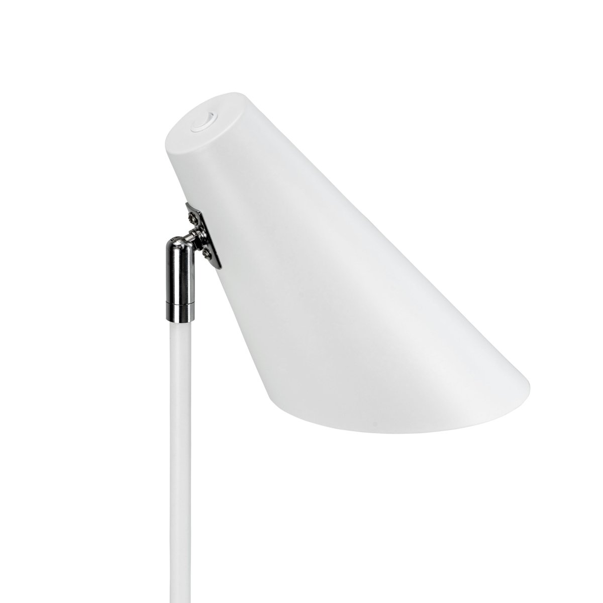 Cale 50cm Weiß schreibtischlampe Von Dyberg Larsen - Durch die schlanke und stilvolle Form lässt sich Cale leicht platzieren und passt perfekt sowohl ins Homeoffice als auch ins Schlafzimmer.