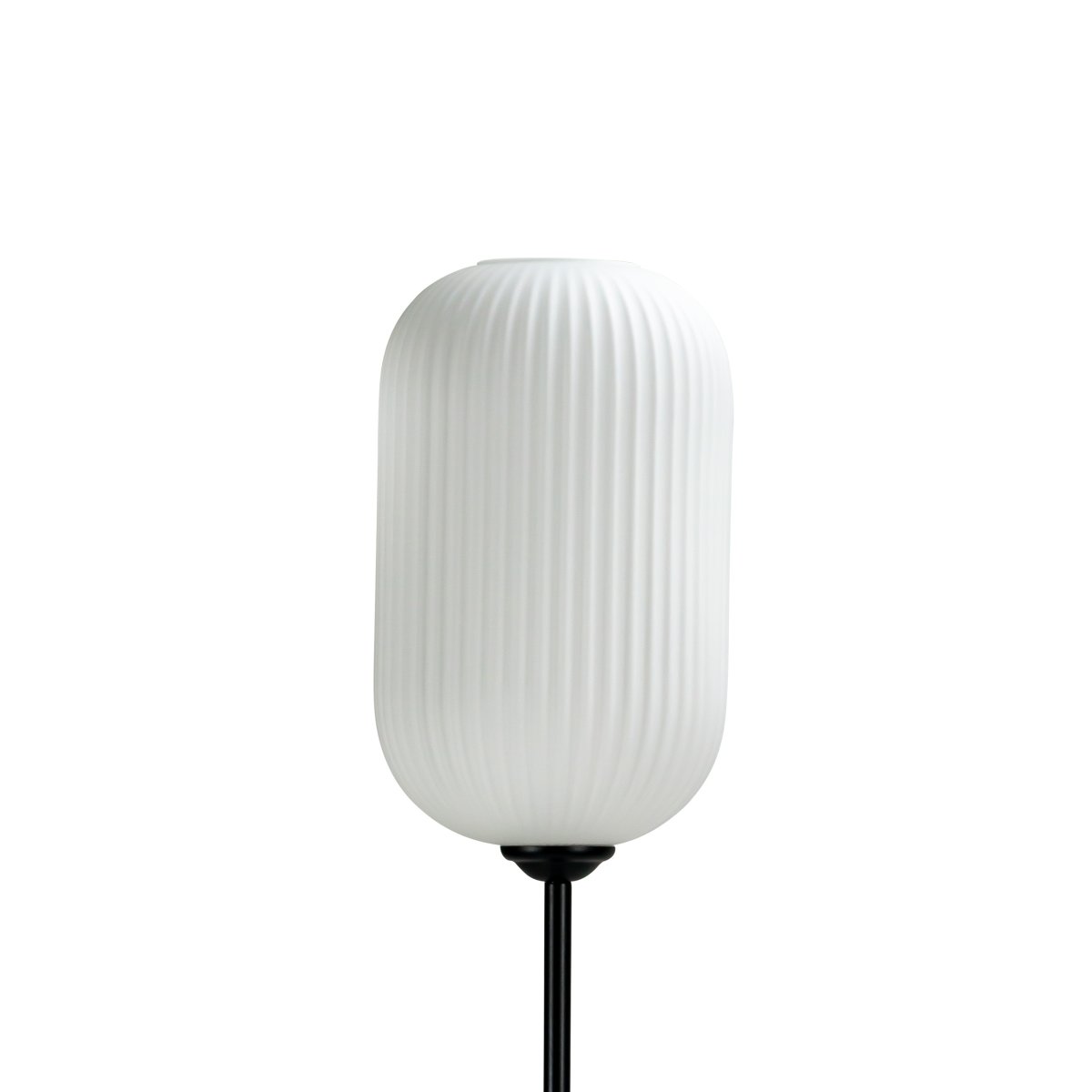 Riflet Schwarz stehlampe Von Dyberg Larsen - Das geriffelte Design verleiht eine moderne Note, die die Einrichtung Ihres Zuhauses aufwertet.