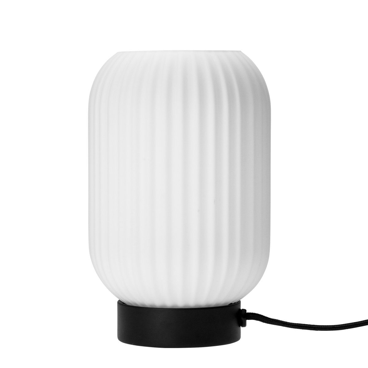 Riflet 22cm Schwarz tischlampe Von Dyberg Larsen - Das geriffelte Design verleiht eine raffinierte Note und passt sowohl in moderne als auch in klassische Innenräume.