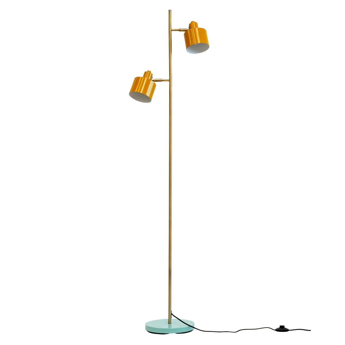 Ocean Mehrfarbig stehlampe Von Dyberg Larsen - Die Stehleuchte Ocean in den Schirmen Curry/Messing/Türkis verfügt über eine Metallkonstruktion, lässt sich nach oben und unten neigen und ist mit einem Fußschalter am Sockel ausgestattet.