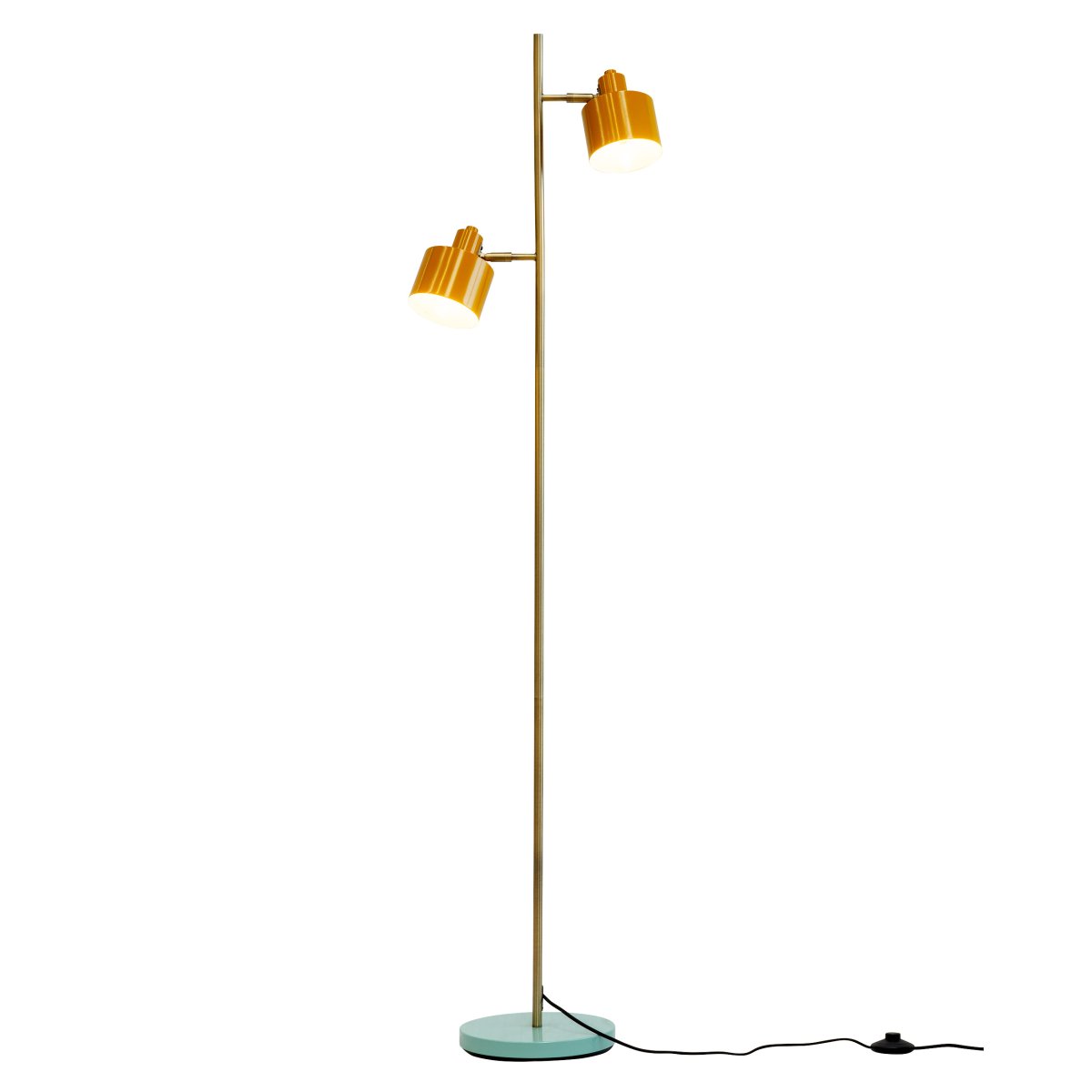 Ocean Mehrfarbig stehlampe Von Dyberg Larsen - Die Stehleuchte Ocean in den Schirmen Curry/Messing/Türkis verfügt über eine Metallkonstruktion, lässt sich nach oben und unten neigen und ist mit einem Fußschalter am Sockel ausgestattet.