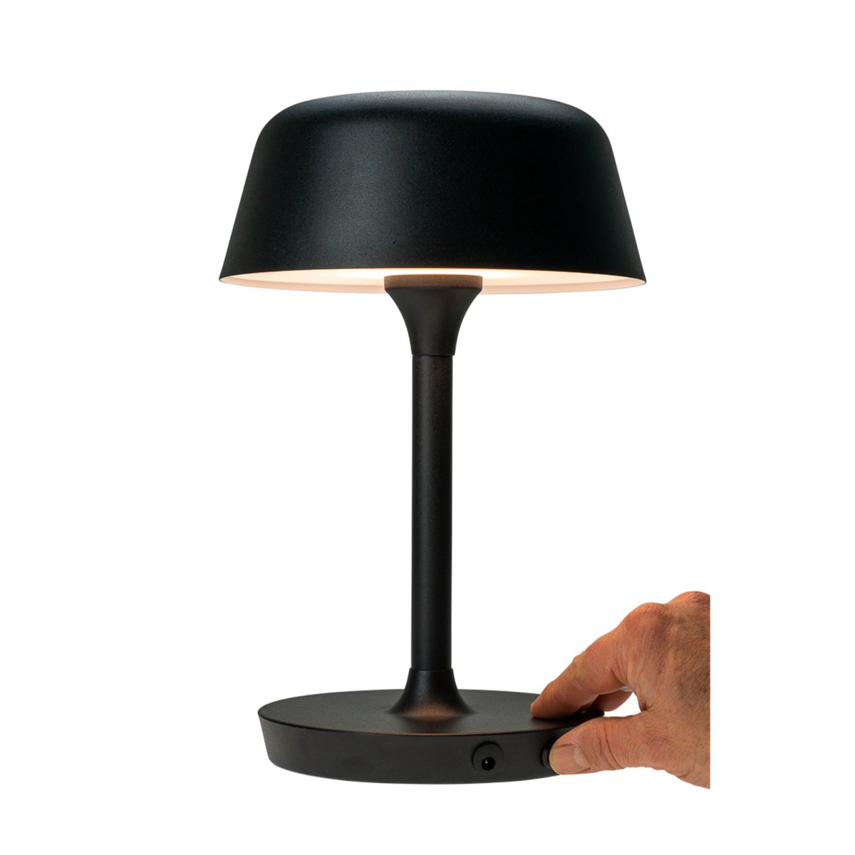 Valencia 30cm Schwarz tragbare Von Dyberg Larsen - Die Lampe ist leicht und kabellos und hat weiche, schöne Kanten.