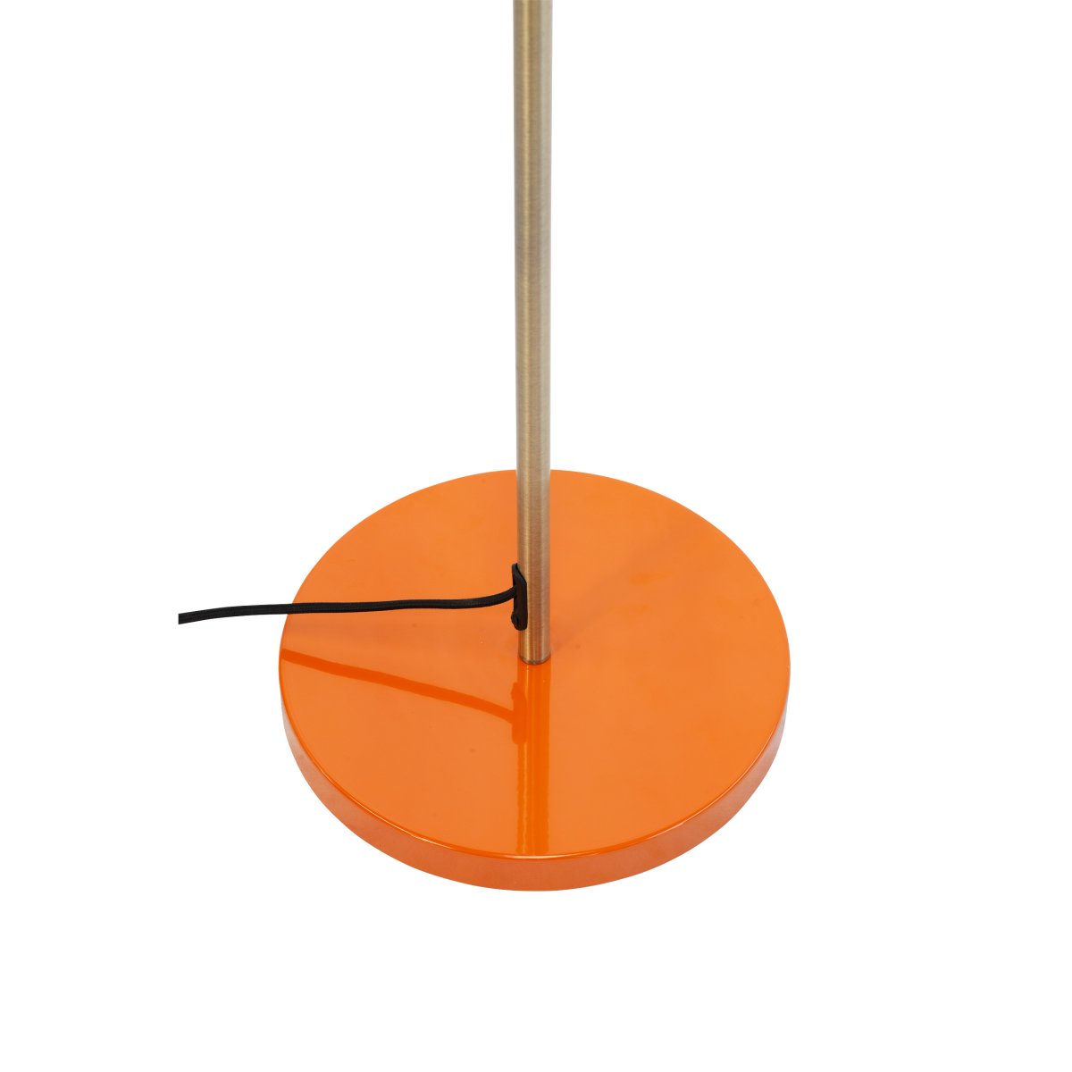 Ocean Orange stehlampe Von Dyberg Larsen - Die Ocean Stehlampe von Dyberg Larsen ist eine von den 50er Jahren inspirierte Lampe mit einem charmanten Retro-Design und einem modernen Touch.