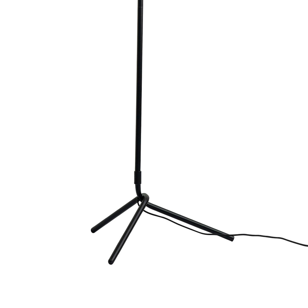 Tokyo Schwarz stehlampe Von Dyberg Larsen - Tokyo passt zu allen Einrichtungsstilen und ist eine fantastische minimalistische Ergänzung für Ihr Zuhause.