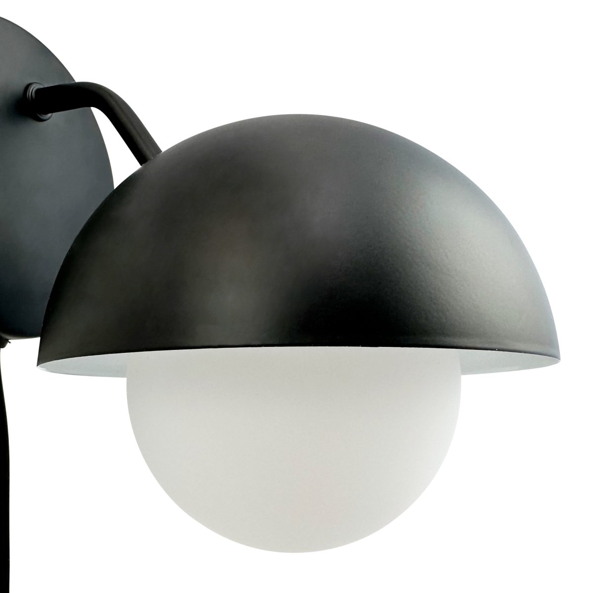 Rose Ø15 Mattschwarz wandlampe Von Dyberg Larsen - Die Wandleuchte Rose verf&uuml;gt &uuml;ber eine wundersch&ouml;ne Glaskuppel, die ein weiches und angenehmes Licht verbreitet.