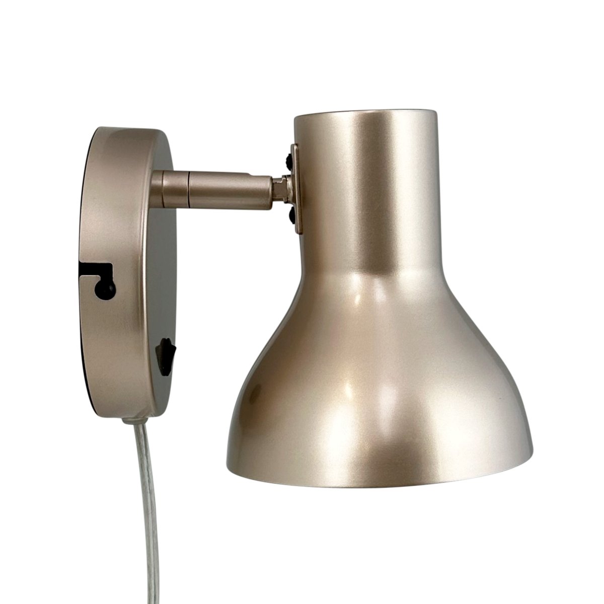 Bob Beige leselampe Von Dyberg Larsen - Bob &auml;r det perfekta valet f&ouml;r det moderna hemmet och kombinerar stilren design med funktionalitet.