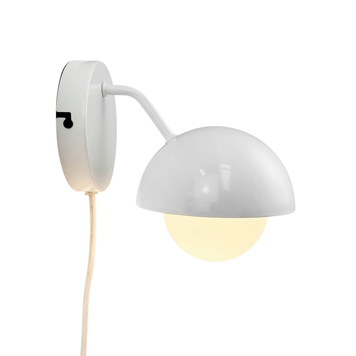 Rose Ø15 Glänzend weiß wandlampe Von Dyberg Larsen - Die Wandleuchte Rose verfügt über eine wunderschöne Glaskuppel, die ein weiches und angenehmes Licht verbreitet.