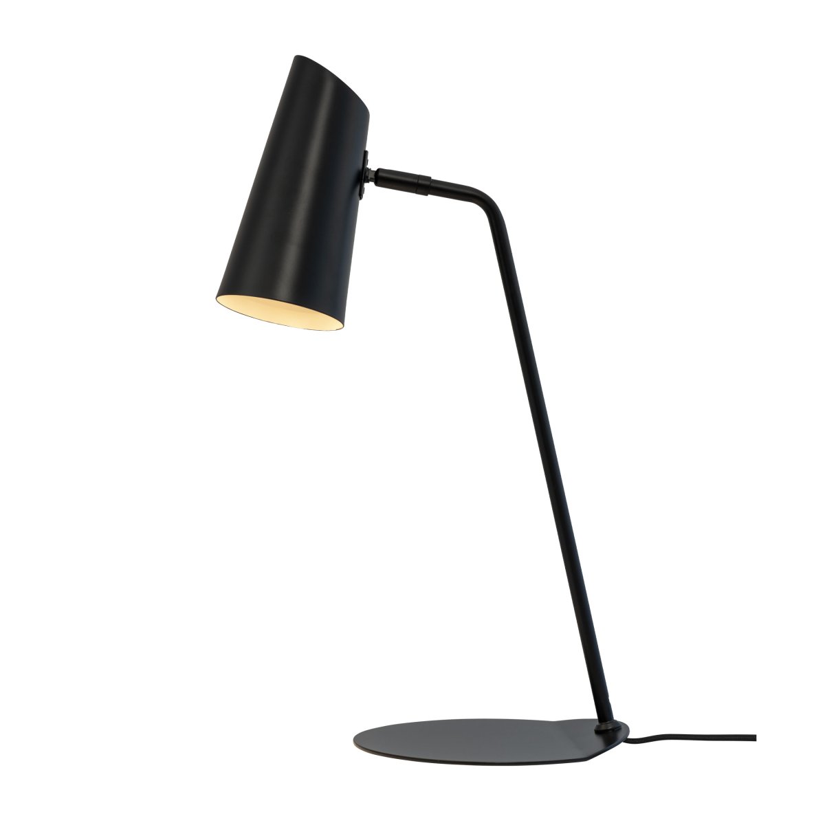 Pallas 55cm Schwarz schreibtischlampe Von Dyberg Larsen - Der Schirm mit weißer Innenseite sorgt für gutes und gerichtetes Licht.