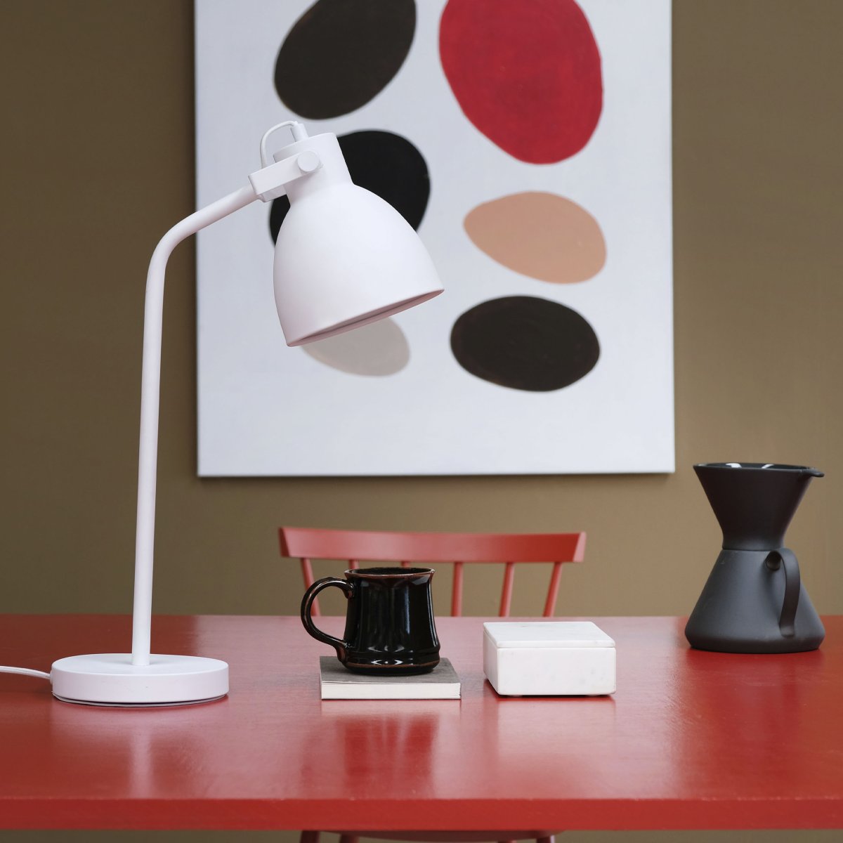 Coast 52cm Weiß schreibtischlampe Von Dyberg Larsen - Lieferung mit 1,6 m langem weißem Textilkabel mit Netzschalter.