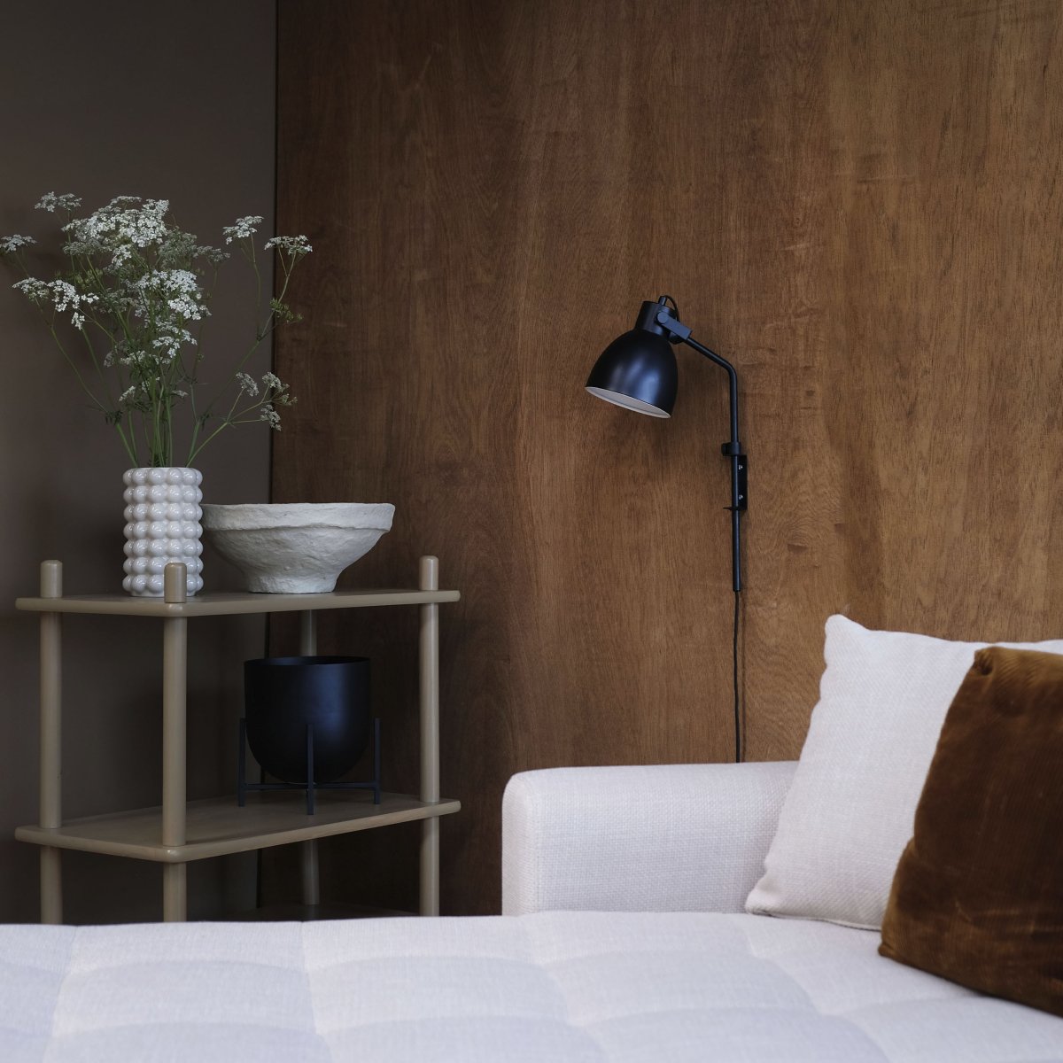 Coast 48cm Schwarz wandlampe Von Dyberg Larsen - Für eine optimale Beleuchtung lässt sich die Leuchte seitlich drehen und der Lampenschirm nach oben und unten neigen.