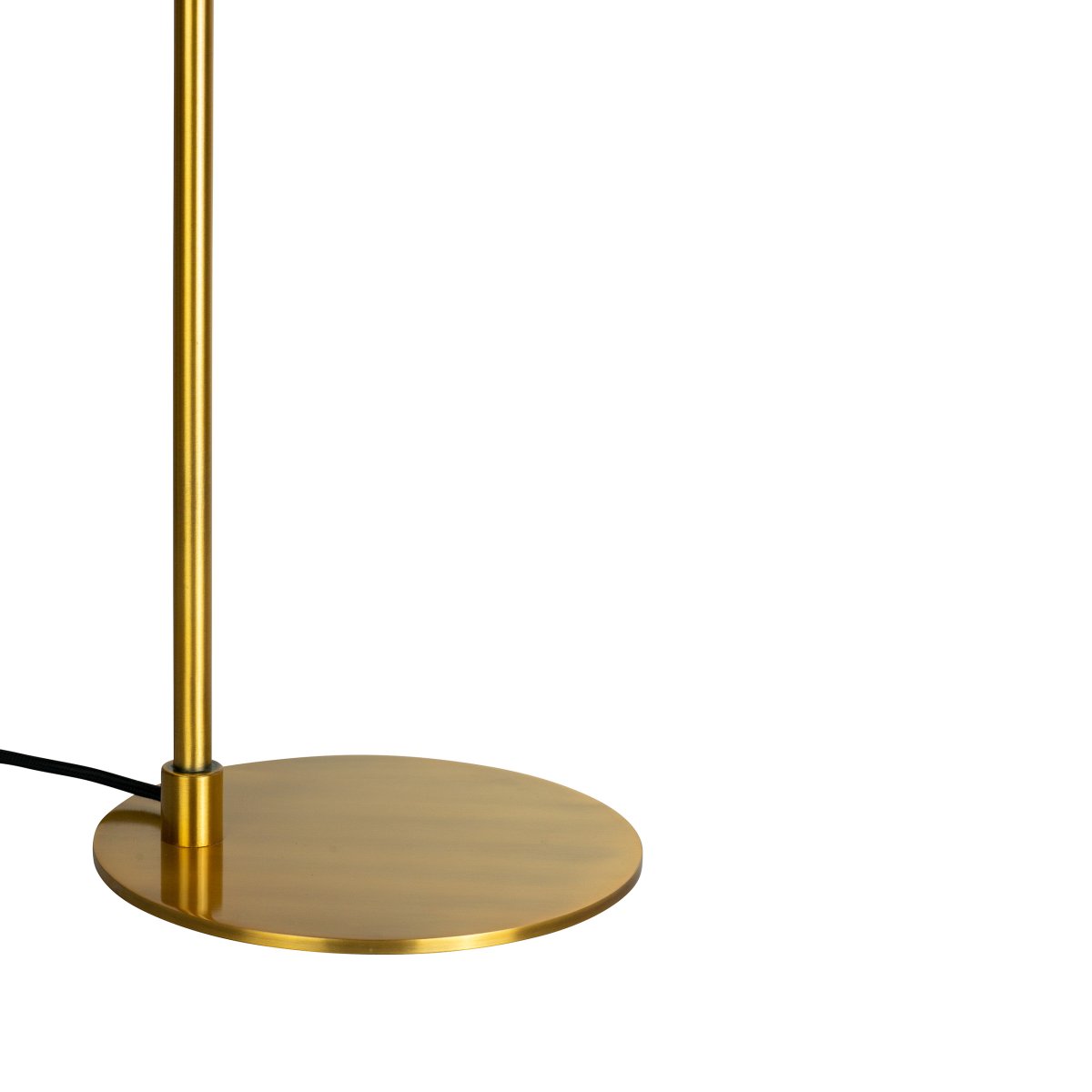 Futura Messing stehlampe Von Dyberg Larsen - Um die perfekte Atmosph&auml;re zu schaffen, l&auml;sst sich der Lampenschirm sowohl neigen als auch drehen.