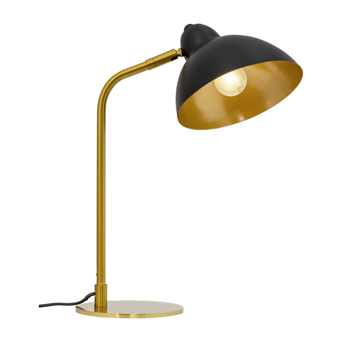 Futura 40cm Messing schreibtischlampe Von Dyberg Larsen - Der elegante Messingsockel und der mattschwarze Schirm der Lampe vermitteln einen luxuriösen und zeitlosen Eindruck, der zu vielen verschiedenen Einrichtungsstilen passt.