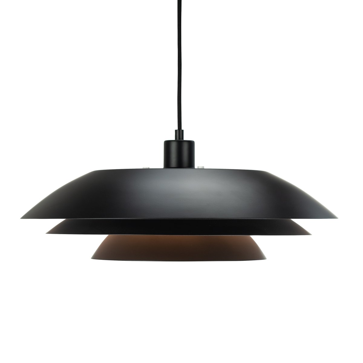 DL45 Ø45 Schwarz hängelampe Von Dyberg Larsen - Die Leuchte blendet nicht und verteilt das Licht optimal in die Umgebung.