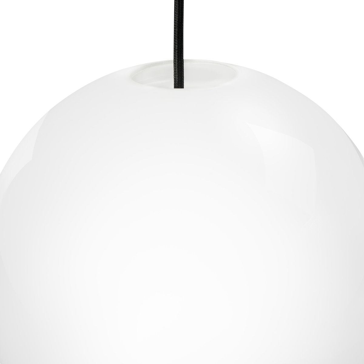 Cafè Ø25 Opal hängelampe Von Dyberg Larsen - Caf&eacute;; Opal ist eine zeitlose und elegante Pendelleuchte mit einem oben und unten offenen Opalglasschirm.