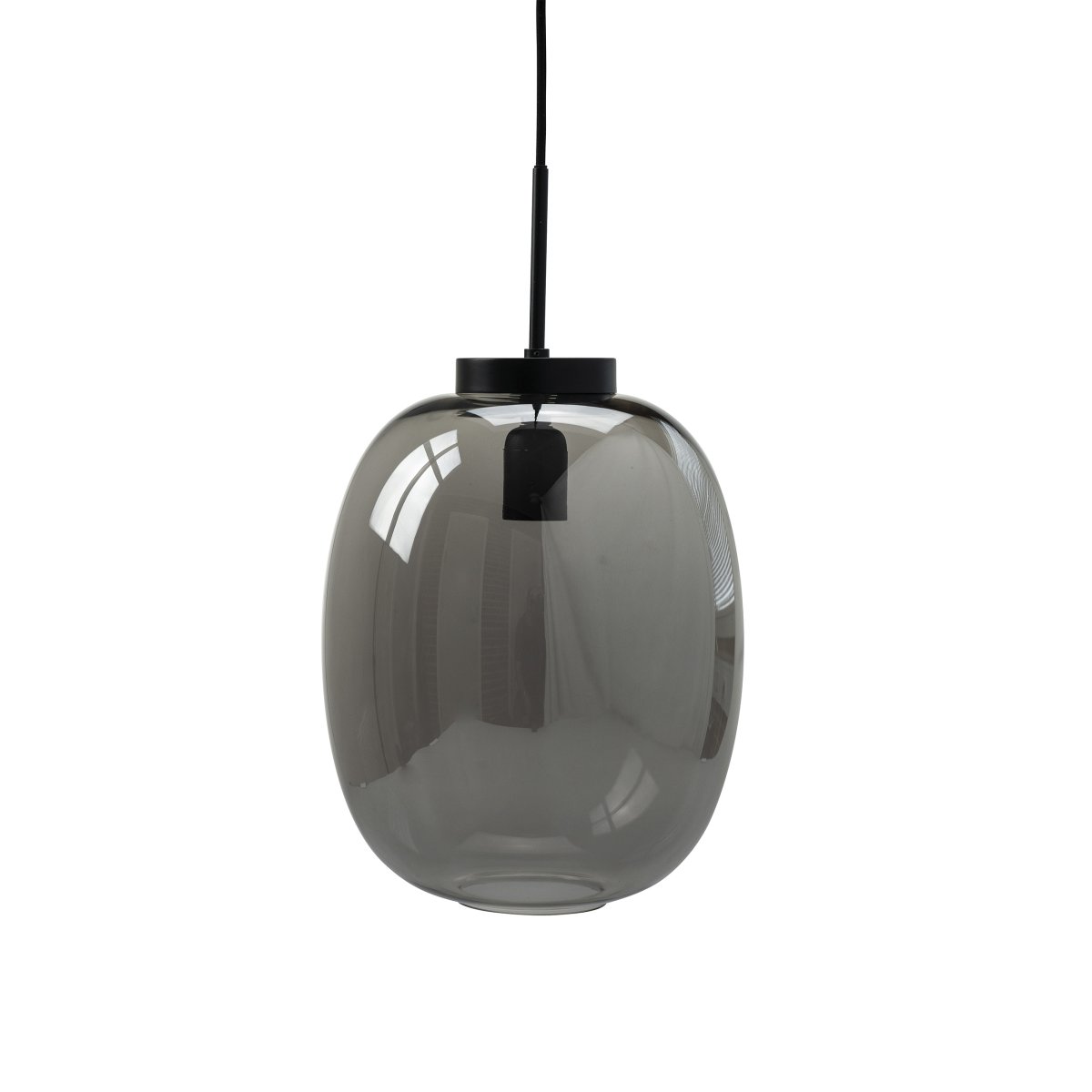 DL39 Ø25 Schwarz hängelampe Von Dyberg Larsen - Die Kombination aus Milchglas und schwarzem Metall macht es zu einem dekorativen Einrichtungsdetail im Zuhause.