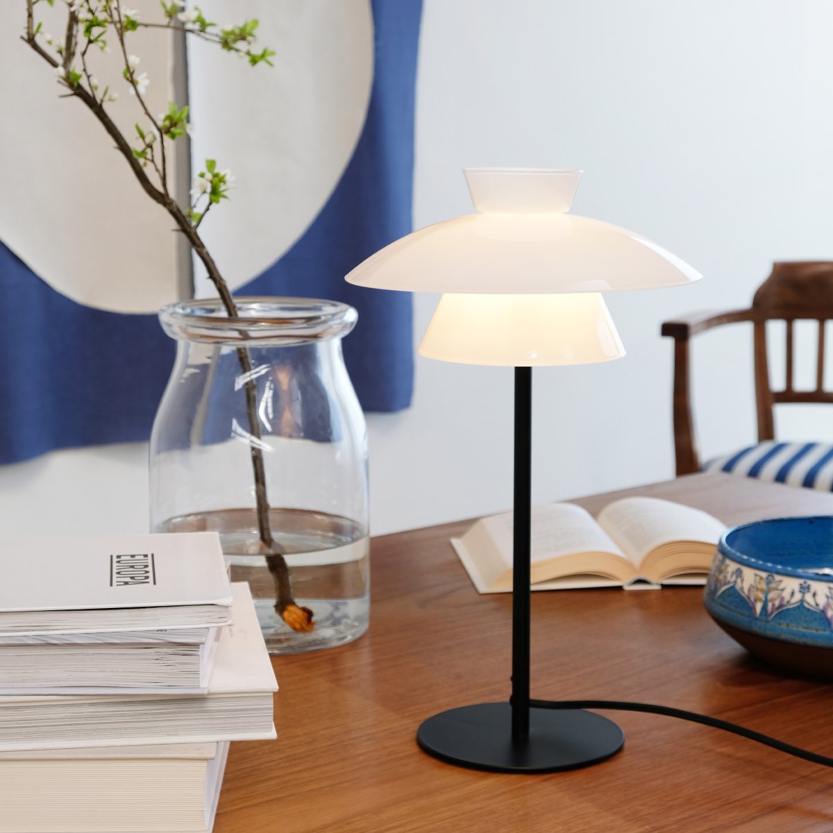 Valby 40cm Schwarz tischlampe Von Dyberg Larsen - Valby ist eine klassische und stilvolle Tischlampe, die in jede Umgebung passt.