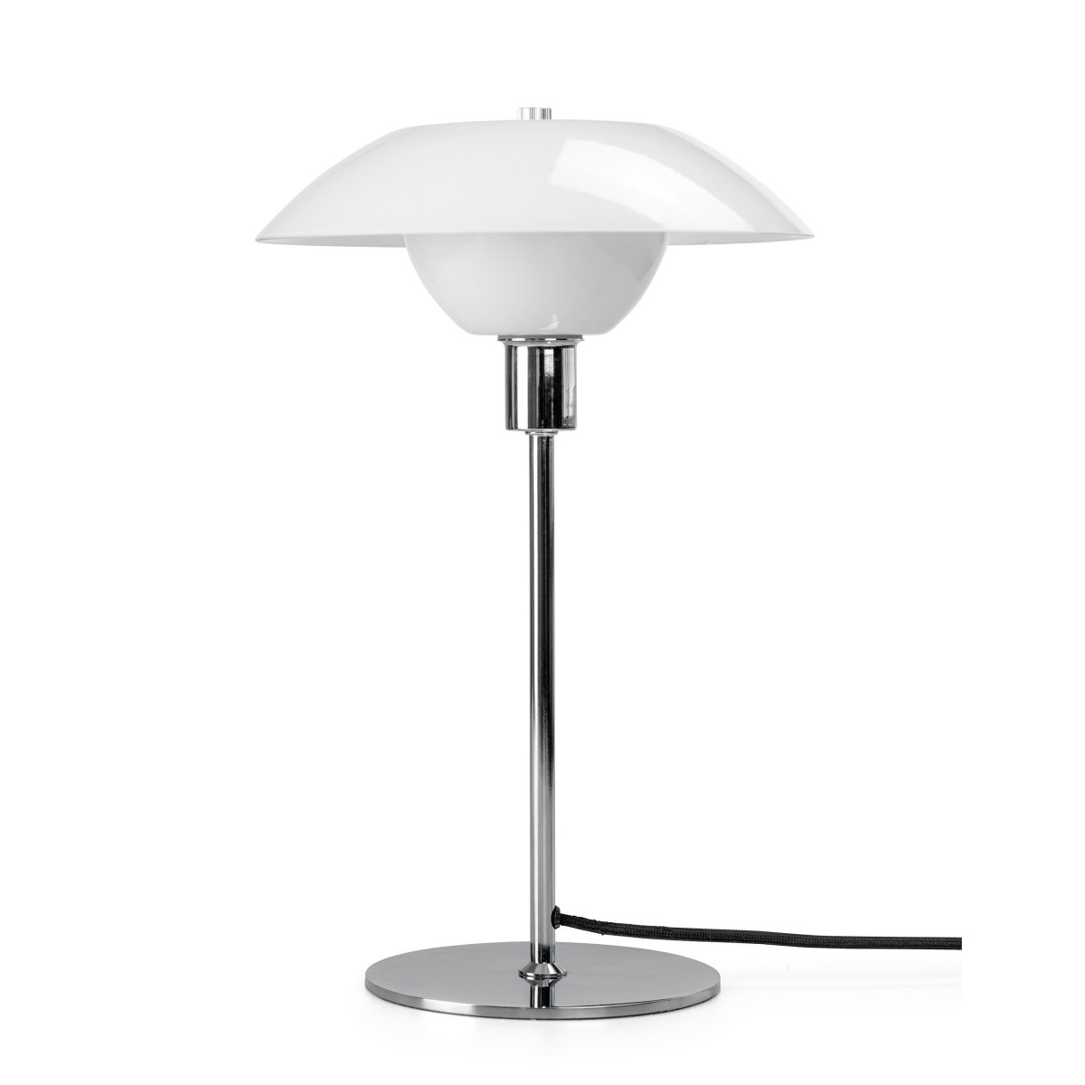Bergen 38cm Opal tischlampe Von Dyberg Larsen - Bergen ist eine klassische und stilvolle Tischlampe, die in jede Umgebung passt.