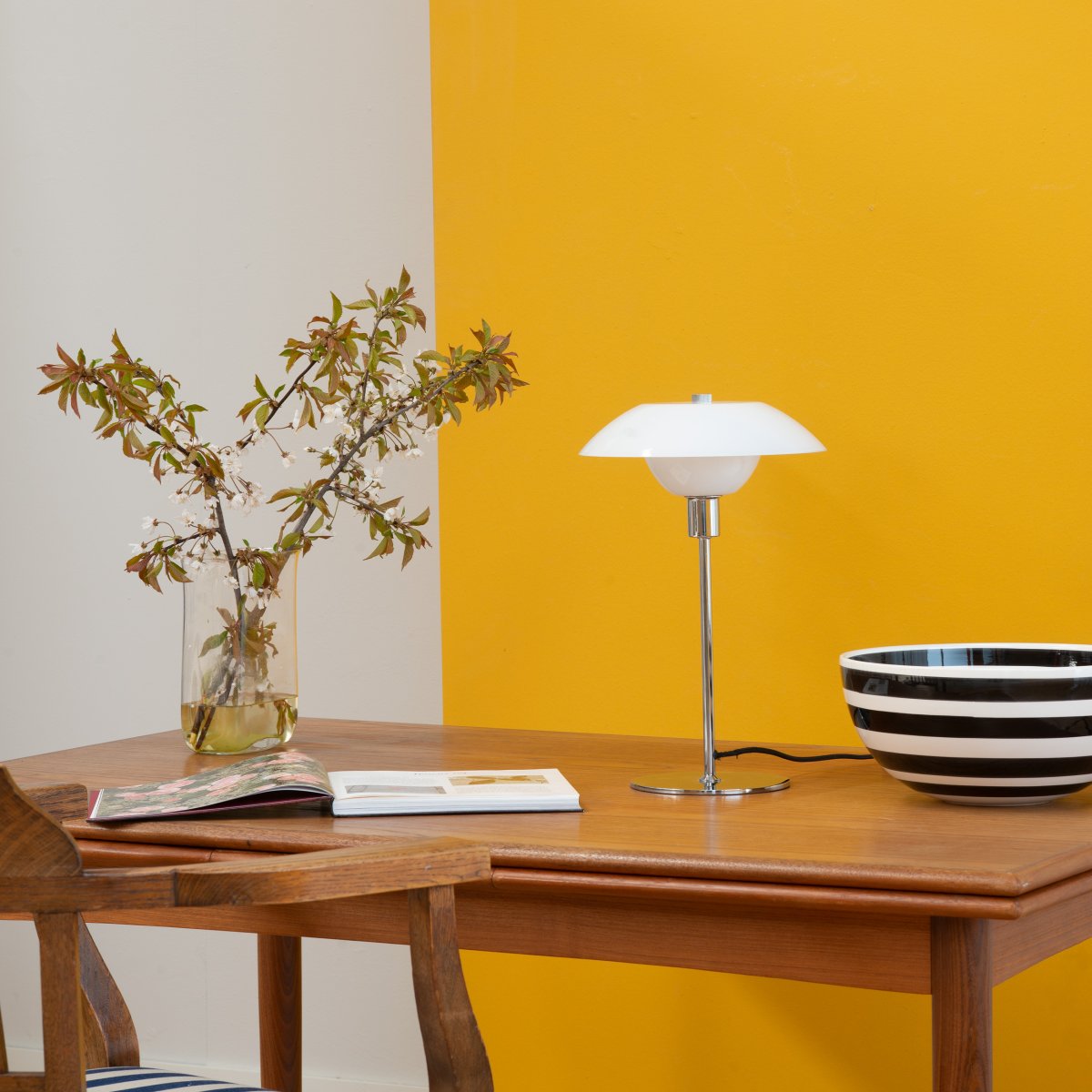 Bergen 38cm Opal tischlampe Von Dyberg Larsen - Bergen ist eine klassische und stilvolle Tischlampe, die in jede Umgebung passt.