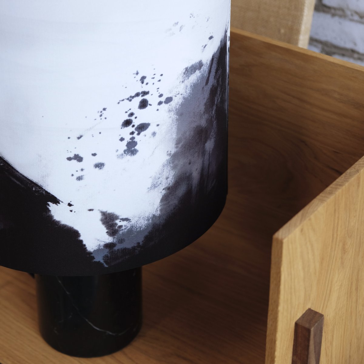 Molly 50cm Marmor tischlampe Von Dyberg Larsen - Molly ist eine einzigartige Tischlampe mit modernem Design.