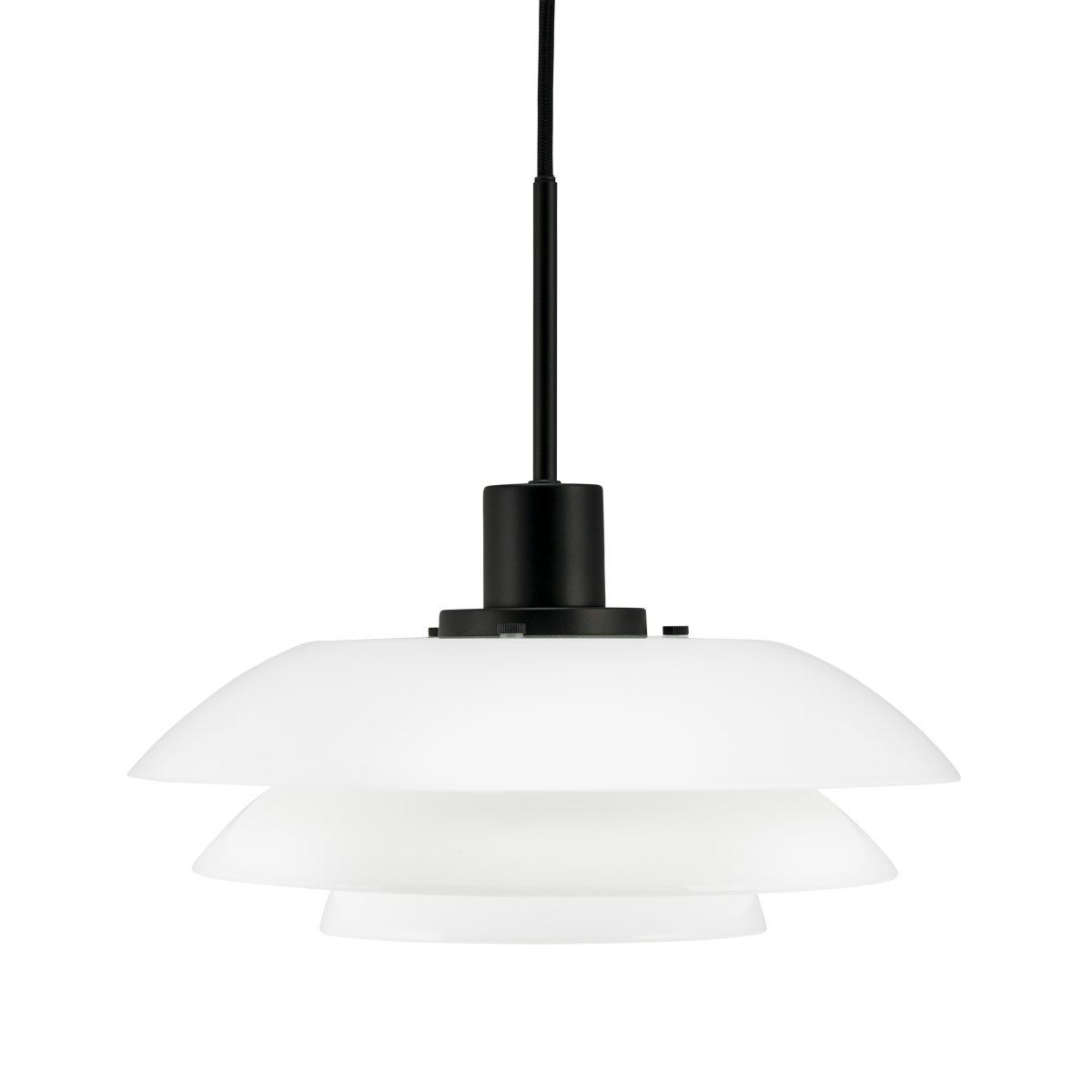 DL31 Ø31 Schwarz hängelampe Von Dyberg Larsen - Die Pendelleuchte wird mit einem 3 m langen schwarzen Textilkabel geliefert und hat ein klassisches und modernes Design mit mundgeblasenem Glas.
