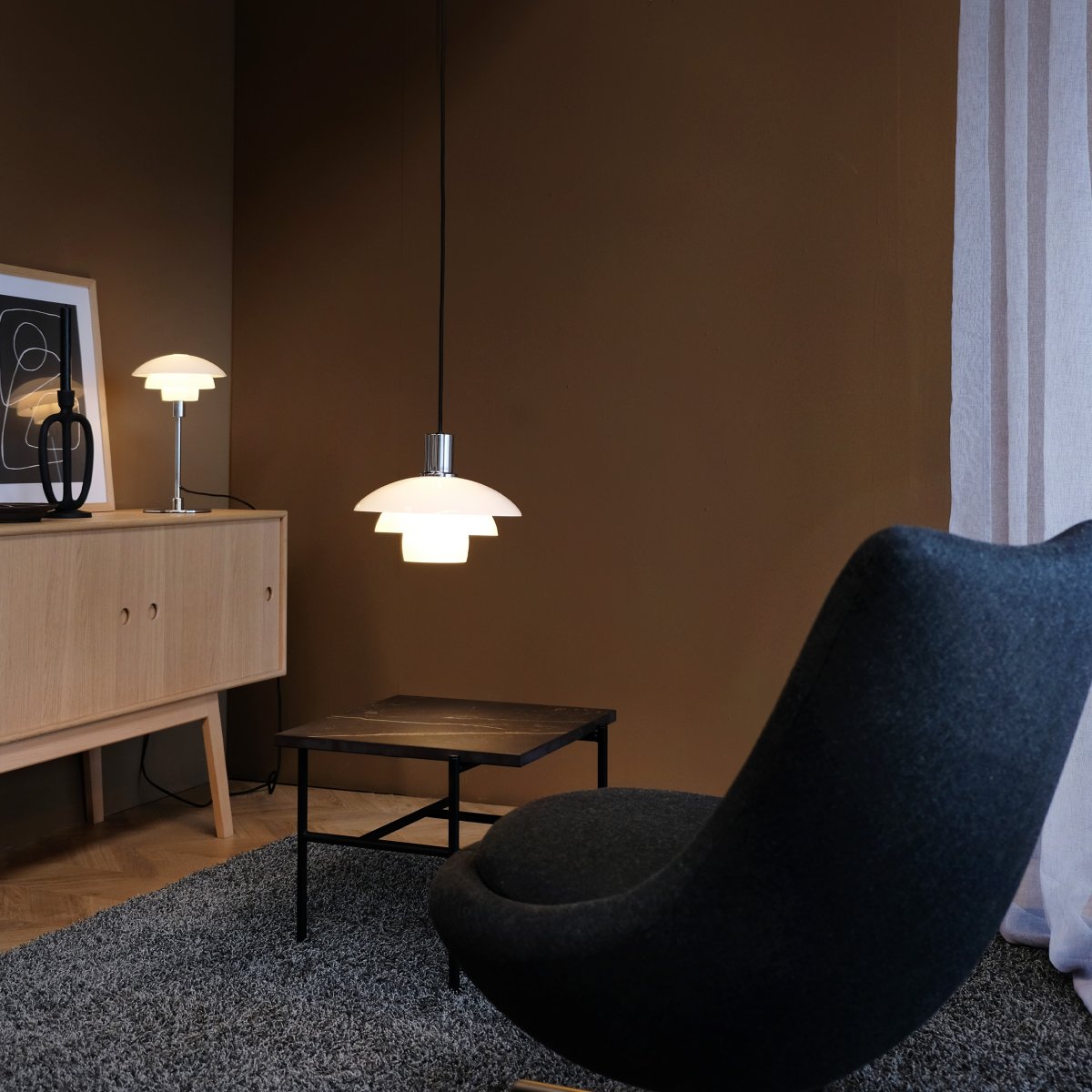 Morph Ø20 Opal hängelampe Von Dyberg Larsen - Die Morph-Beleuchtungskollektion wurde vom bekannten d&auml;nischen Designer Frank Kerdil entworfen und vereint Eleganz und Funktion.
