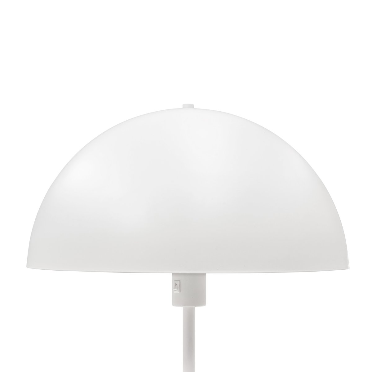Stockholm Weiß stehlampe Von Dyberg Larsen - Die wei&szlig;e Stehleuchte der Serie Stockholm mit einer H&ouml;he von 140 cm eignet sich ideal zur Beleuchtung von Wohnzimmer, Schlafzimmer, B&uuml;ro und vielen weiteren R&auml;umen.