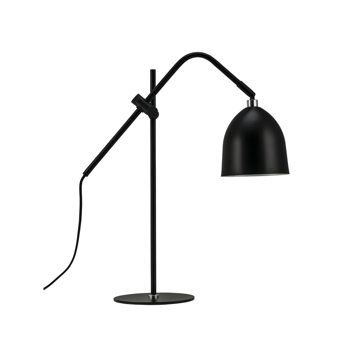 Easton 56cm Schwarz schreibtischlampe Von Dyberg Larsen - Die Lampen bestehen aus schwarzem Metall mit Chromdetails und haben eine Kabellänge von 100 cm.
