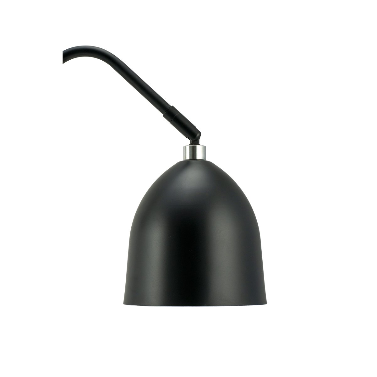 Easton 56cm Schwarz schreibtischlampe Von Dyberg Larsen - Die Lampen bestehen aus schwarzem Metall mit Chromdetails und haben eine Kabellänge von 100 cm.