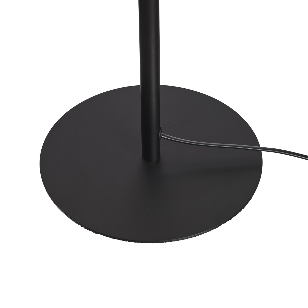 Carlo 1 Schwarz stehlampe Von Dyberg Larsen - Die Stehleuchte Carlo ist eine LED-Leuchte mit minimalistischem und elegantem Design.