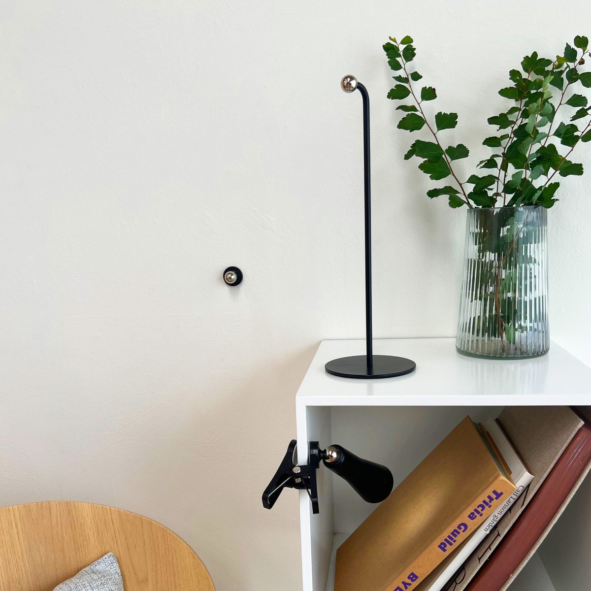 4 In One 38cm Schwarz schreibtischlampe Von Dyberg Larsen - Dank Klemme und Wandfassung lässt sich die Lampe ganz einfach dort platzieren, wo zusätzliches Licht benötigt wird.
