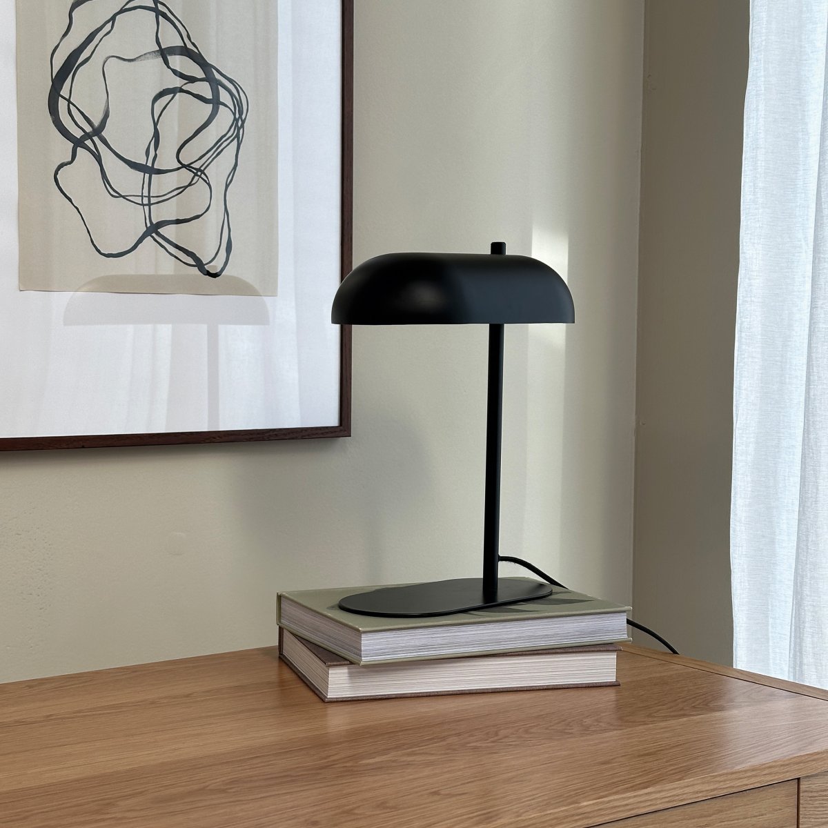Arch 36cm Mattschwarz tischlampe Von Dyberg Larsen - Verleihen Sie Ihrem Zuhause mit dieser Tischleuchte eine stilvolle Lichtlösung, bei der Ästhetik und Funktion in perfekter Harmonie aufeinandertreffen.