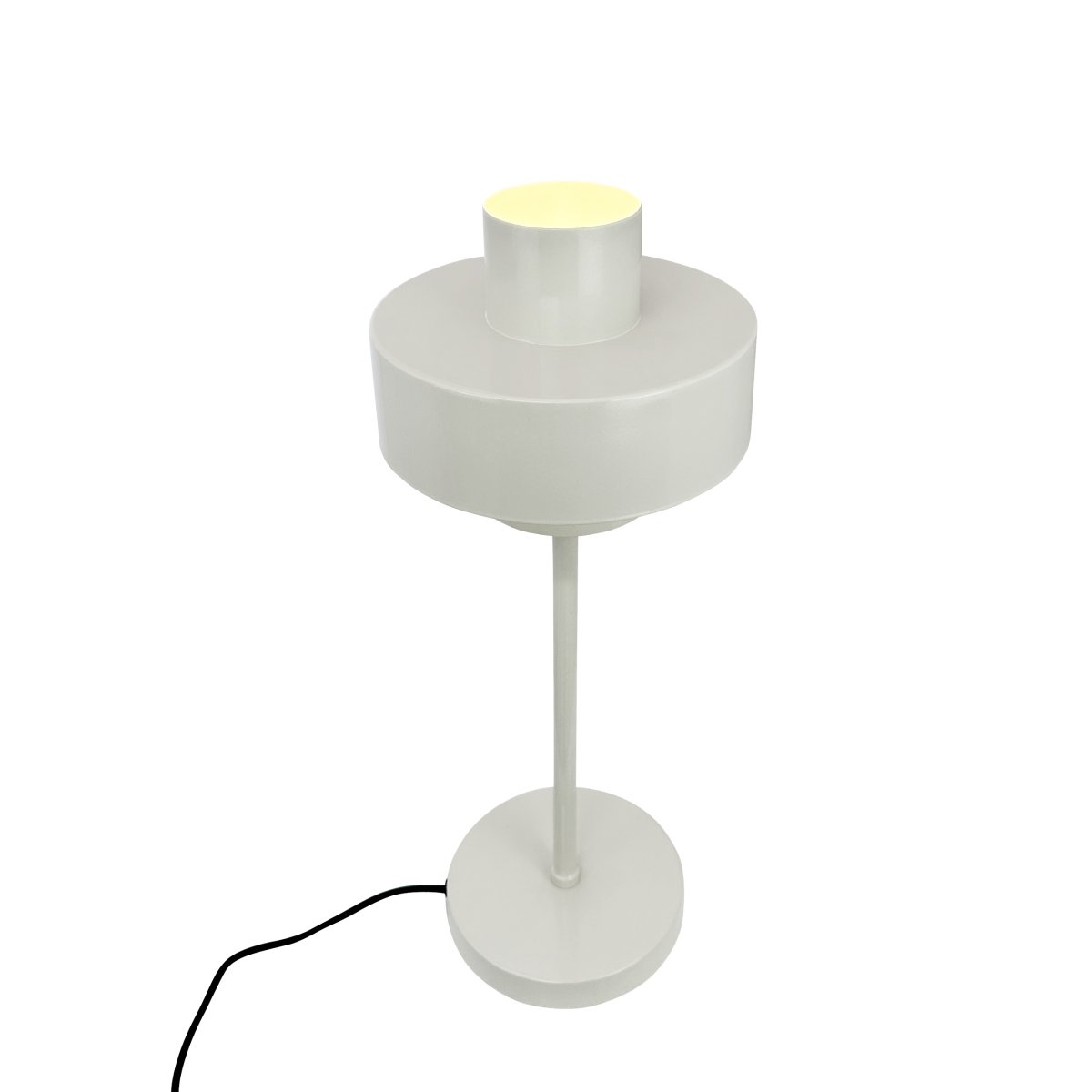 Stoke 50cm Weiß tischlampe Von Dyberg Larsen - Erhältlich in mehreren Farben und mit einem Netzschalter am Kabel zur einfachen Verwendung.