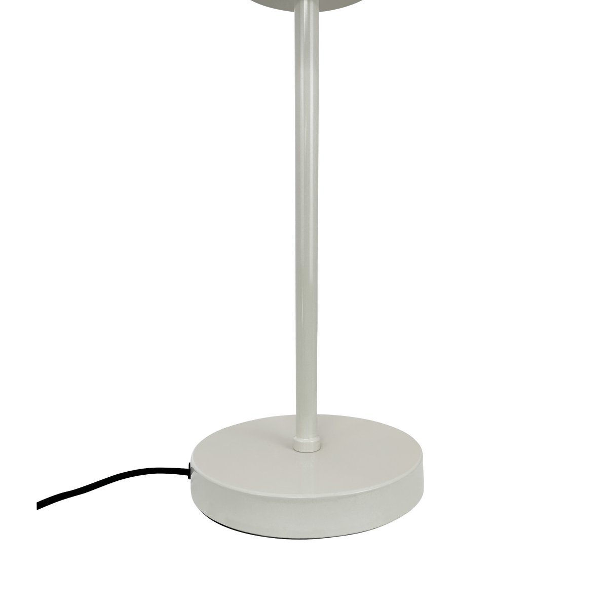 Stoke 50cm Weiß tischlampe Von Dyberg Larsen - Erhältlich in mehreren Farben und mit einem Netzschalter am Kabel zur einfachen Verwendung.