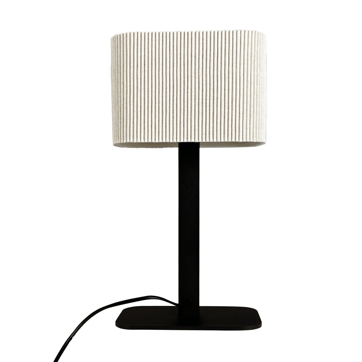 Calix oval 40cm Schwarz tischlampe Von Dyberg Larsen - Den ribbade, naturf&auml;rgade sk&auml;rmen av textil medf&ouml;r en v&auml;rme till rummet och i kombination med den svarta metallfoten passar Calix in i alla stilar och hem.